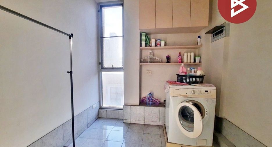 For sale 3 bedrooms townhouse in Bang Sue, Bangkok