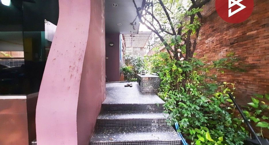 For sale 3 bedrooms townhouse in Bang Sue, Bangkok