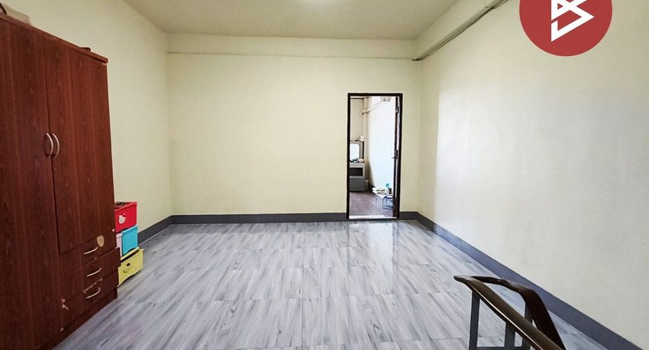 For sale 2 ベッドルーム retail Space in Ban Bueng, Chonburi