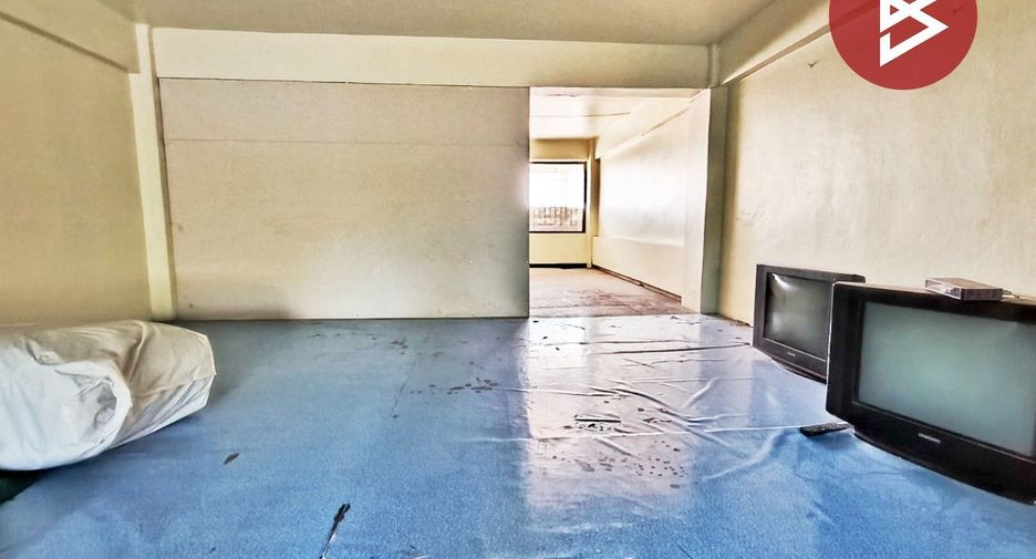 For sale 2 ベッドルーム retail Space in Ban Bueng, Chonburi