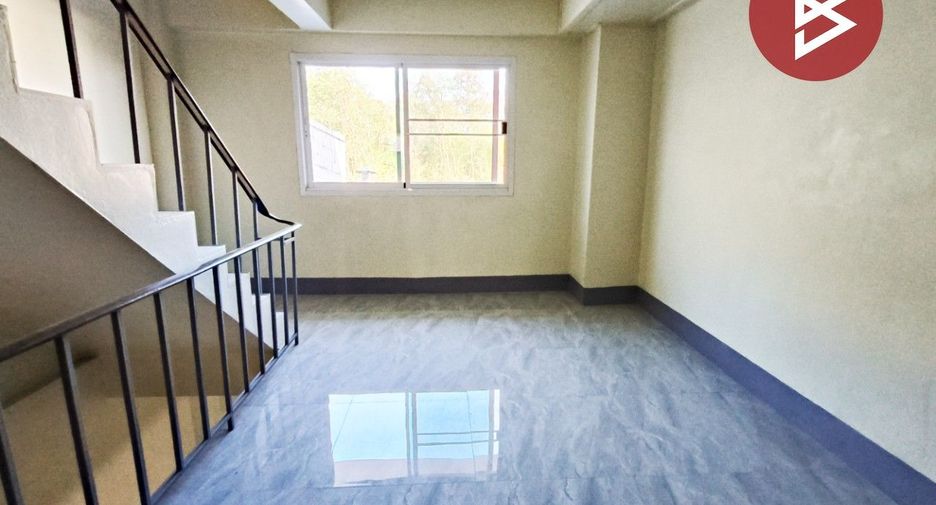 For sale 2 ベッドルーム retail Space in Ban Bueng, Chonburi