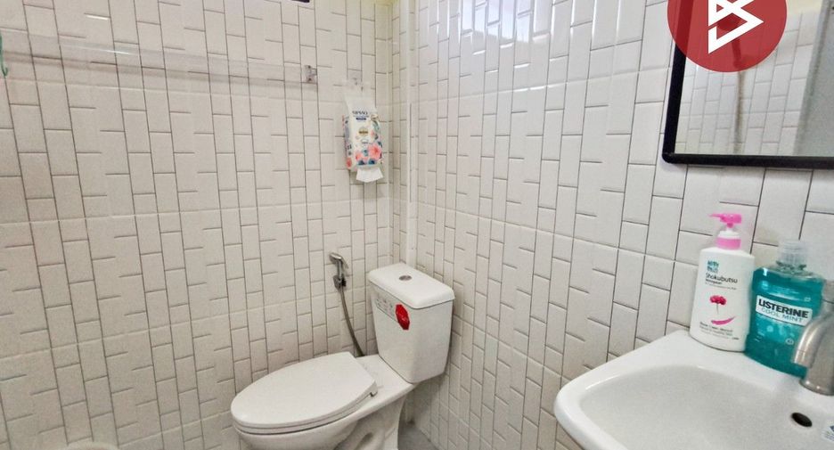 For sale 2 ベッドルーム retail Space in Ban Bueng, Chonburi