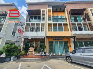 For sale 4 bedrooms townhouse in Khlong Sam Wa, Bangkok