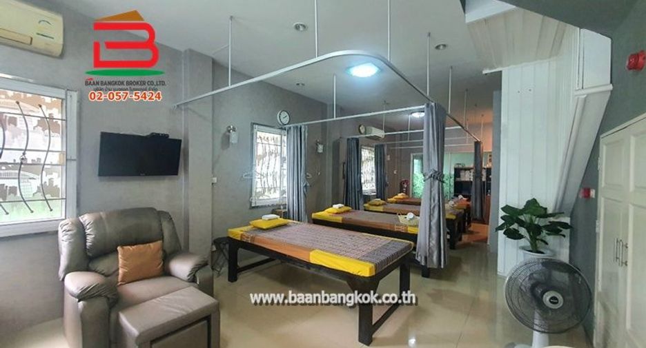 For sale 4 bedrooms townhouse in Khlong Sam Wa, Bangkok