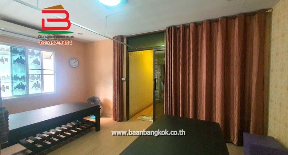 For sale 4 bedrooms townhouse in Khlong Sam Wa, Bangkok