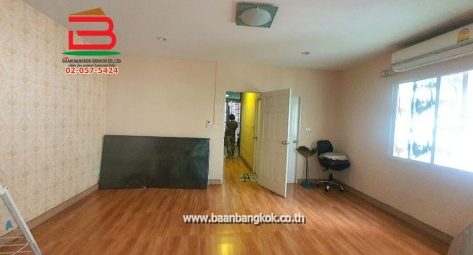 For sale 4 bedrooms townhouse in Khlong Sam Wa, Bangkok