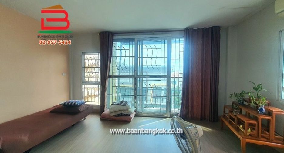 For sale 4 bedrooms townhouse in Khlong Sam Wa, Bangkok