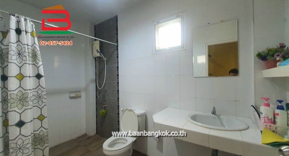 For sale 4 bedrooms townhouse in Khlong Sam Wa, Bangkok
