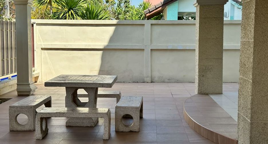 Haus zur Miete mit 3 Zimmer in Si Racha, Chonburi