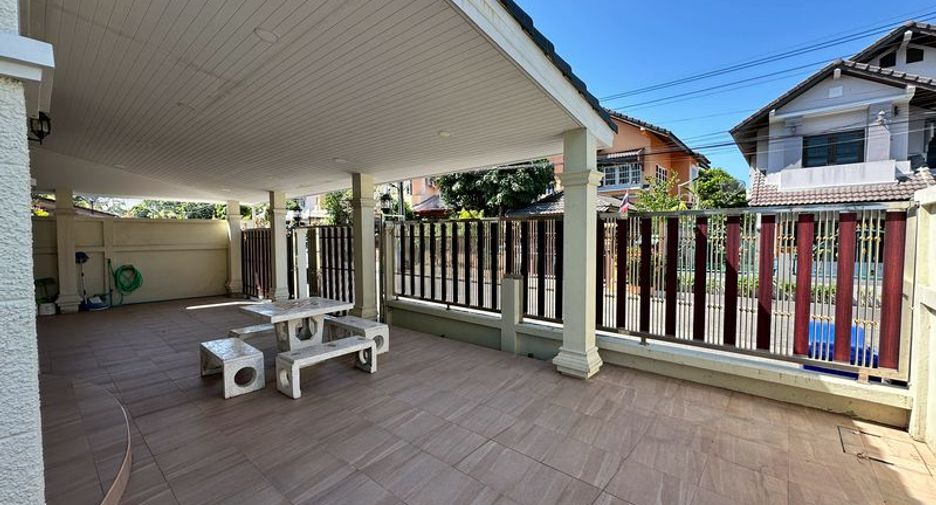 Haus zur Miete mit 3 Zimmer in Si Racha, Chonburi
