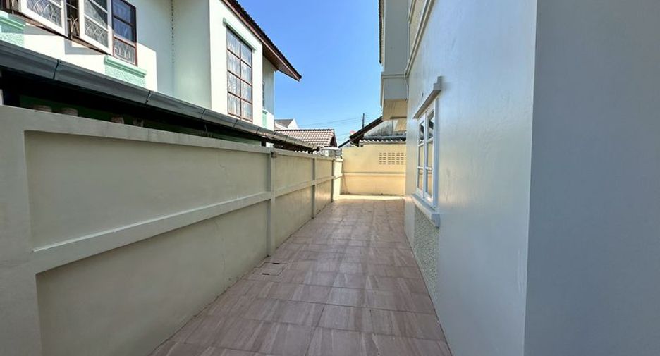 Haus zur Miete mit 3 Zimmer in Si Racha, Chonburi