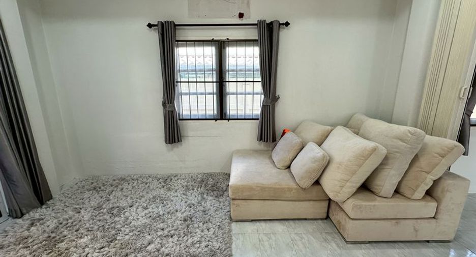 Haus zur Miete mit 3 Zimmer in Si Racha, Chonburi