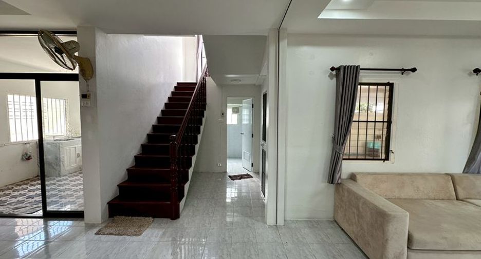 Haus zur Miete mit 3 Zimmer in Si Racha, Chonburi