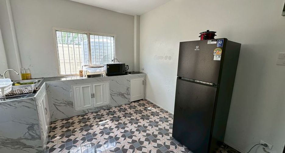 Haus zur Miete mit 3 Zimmer in Si Racha, Chonburi