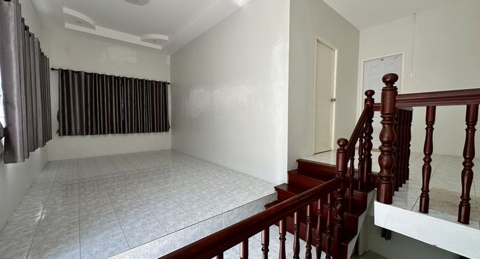 Haus zur Miete mit 3 Zimmer in Si Racha, Chonburi