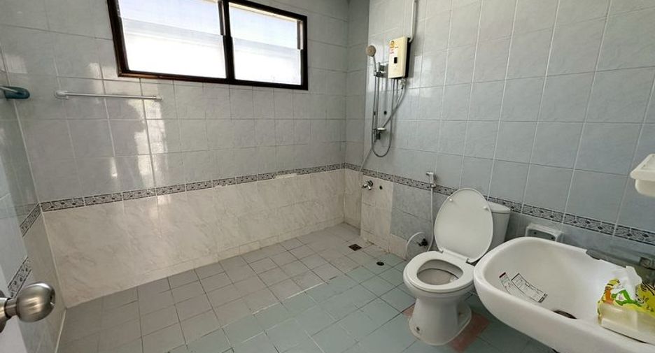 Haus zur Miete mit 3 Zimmer in Si Racha, Chonburi