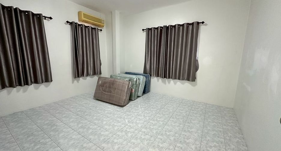 Haus zur Miete mit 3 Zimmer in Si Racha, Chonburi