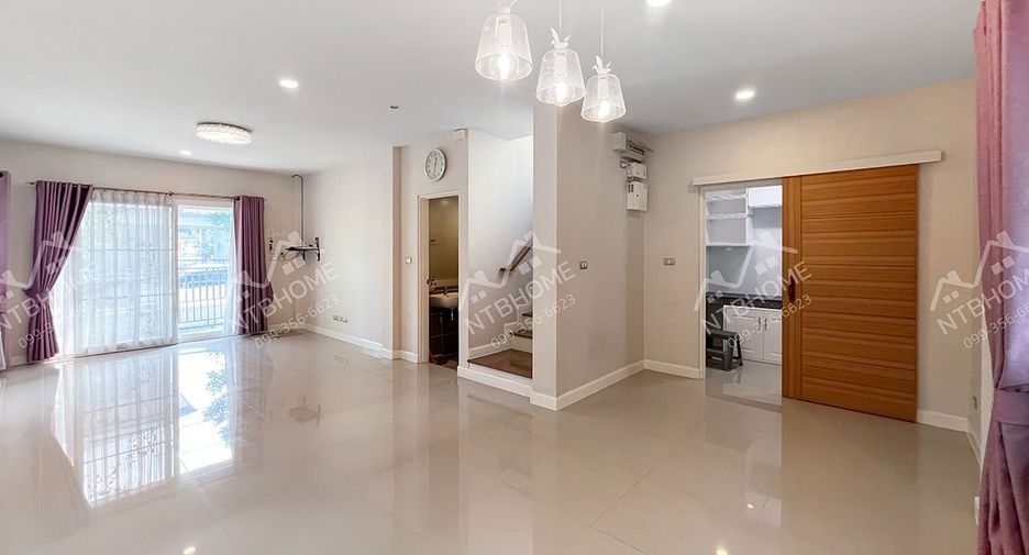 Casa en venta de 4 habitaciones en Pak Kret, Nonthaburi