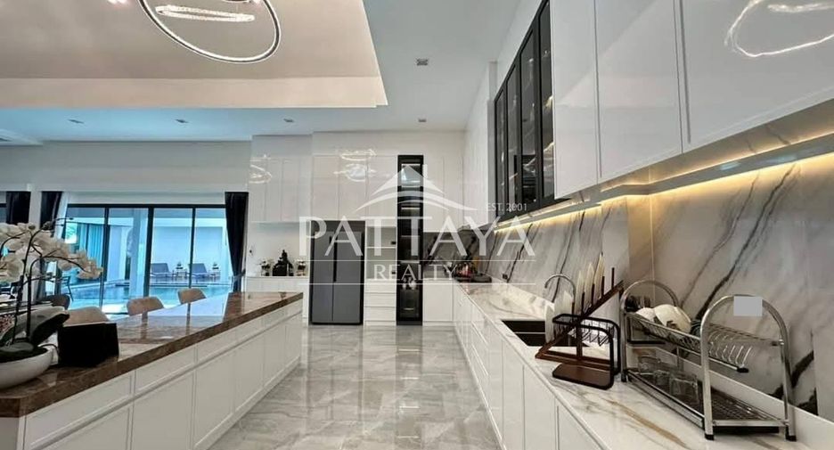 For rent and for sale 4 bedrooms house in Bang Lamung, Chonburi