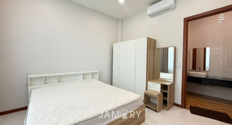 For rent 3 bedrooms house in East Pattaya, Pattaya