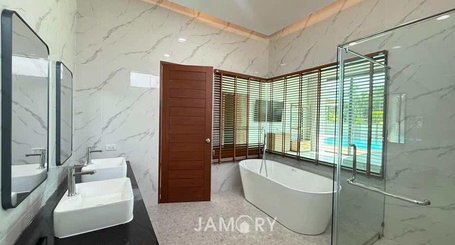 For rent 3 bedrooms house in East Pattaya, Pattaya