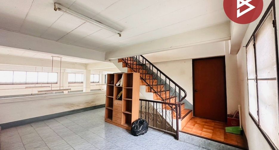 For sale retail Space in Sam Phran, Nakhon Pathom