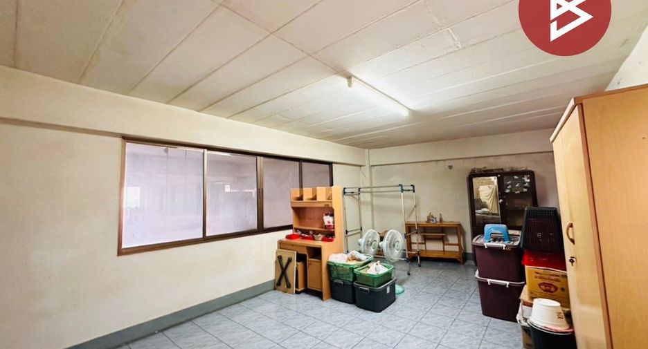 For sale retail Space in Sam Phran, Nakhon Pathom
