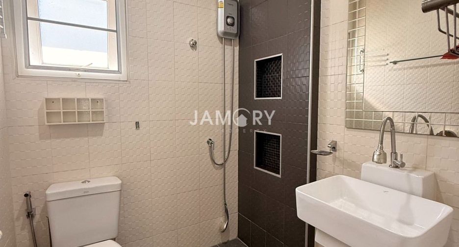 For sale 3 bedrooms house in East Pattaya, Pattaya