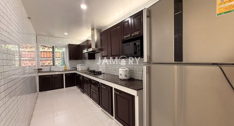 For sale 3 bedrooms house in East Pattaya, Pattaya