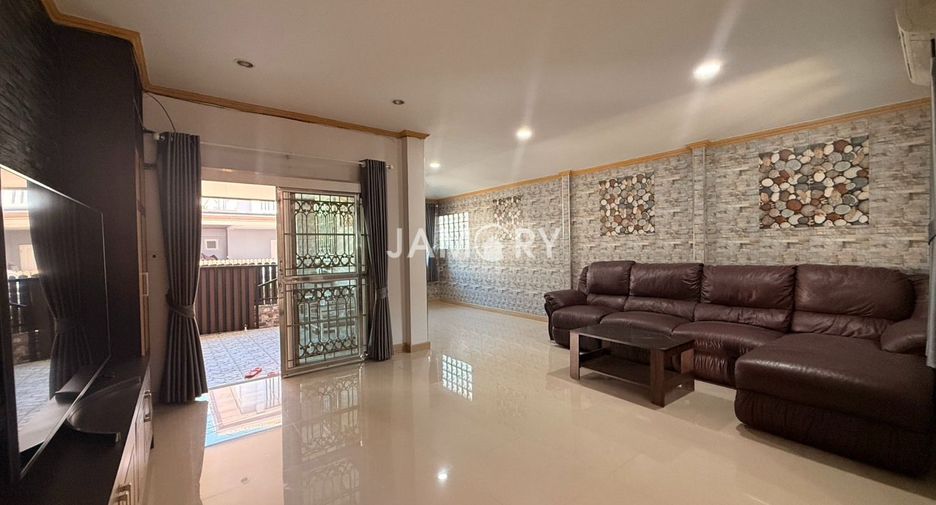 For sale 3 bedrooms house in East Pattaya, Pattaya