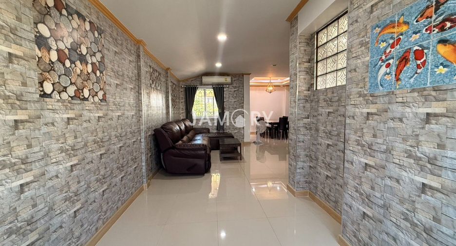 For sale 3 bedrooms house in East Pattaya, Pattaya