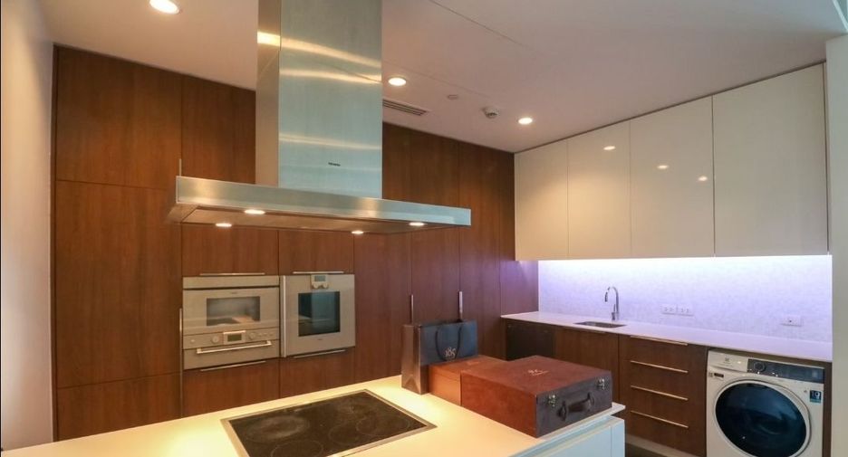 Condo en alquiler de 3 habitaciones en Pathum Wan, Bangkok