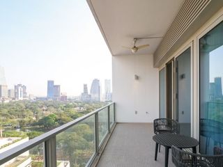Condo en alquiler de 3 habitaciones en Pathum Wan, Bangkok