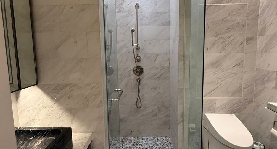 For rent 2 ベッドルーム condo in Khlong San, Bangkok