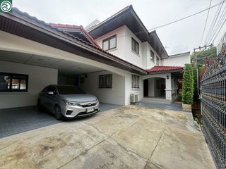 For rent 4 bedrooms house in Phaya Thai, Bangkok