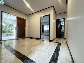 For rent 4 bedrooms house in Phaya Thai, Bangkok
