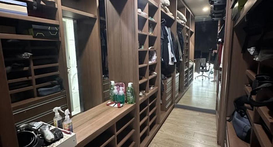 For sale 1 bed condo in Wang Thonglang, Bangkok