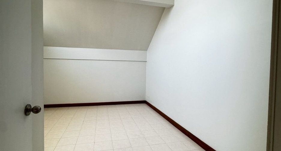 ให้เช่า 3 ห้องนอน บ้านเดี่ยว ใน วัฒนา, กรุงเทพฯ