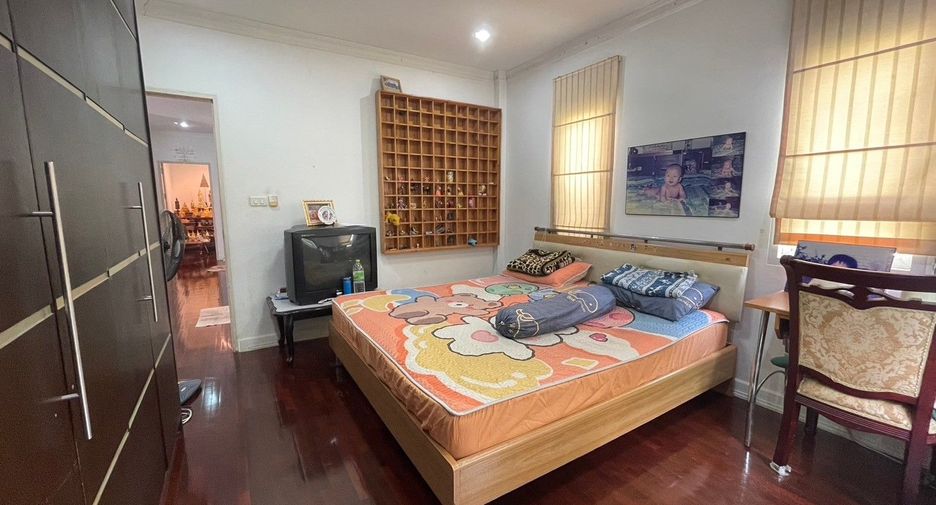 For sale 5 bedrooms house in Pak Kret, Nonthaburi