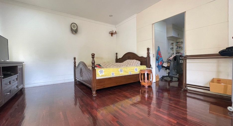 For sale 5 bedrooms house in Pak Kret, Nonthaburi