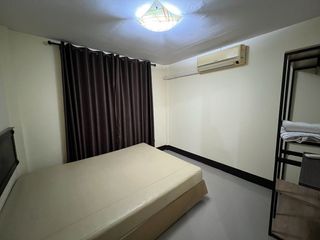 À vendre 2 chambres maison de ville à Hang Dong, Chiang Mai