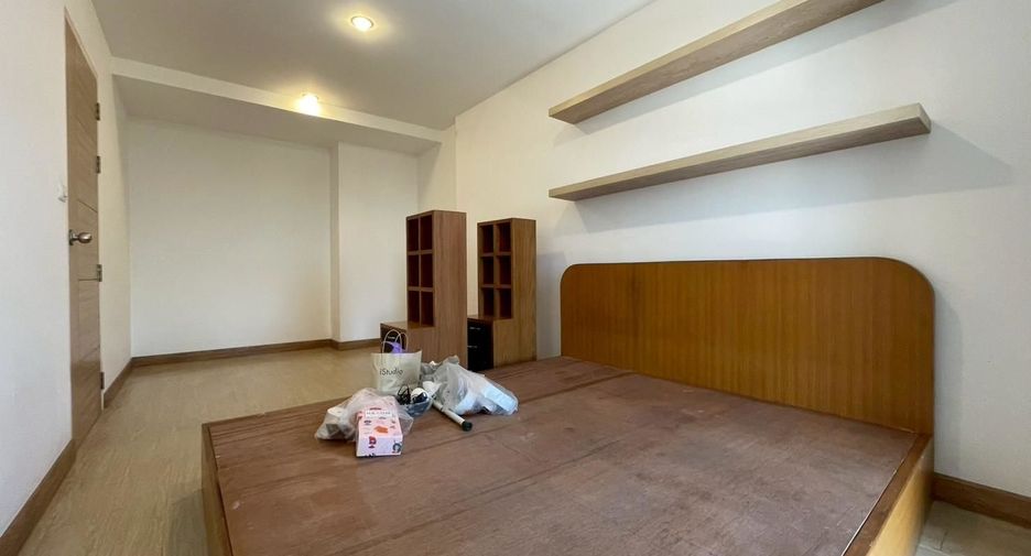 For sale 2 ベッドルーム condo in Watthana, Bangkok