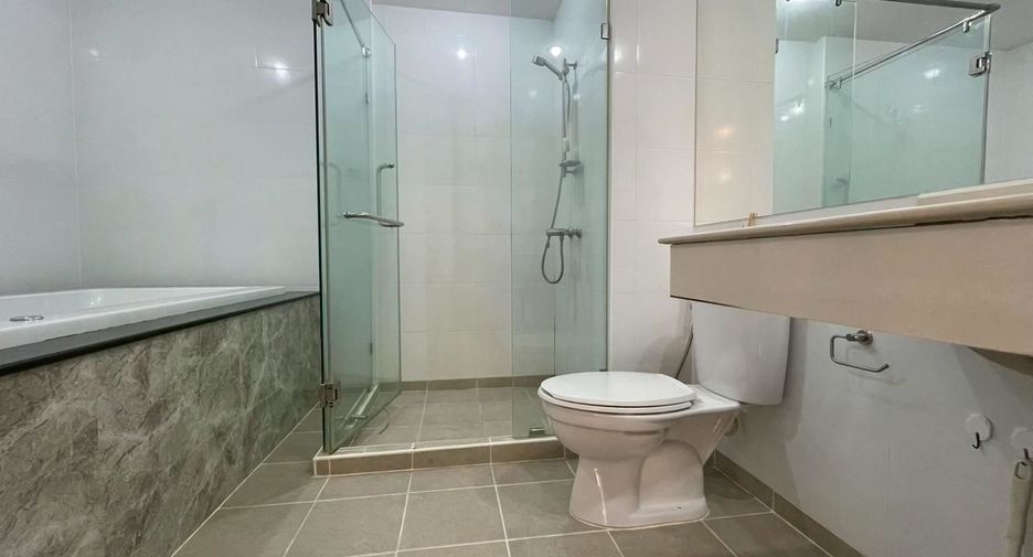 For sale 2 ベッドルーム condo in Watthana, Bangkok