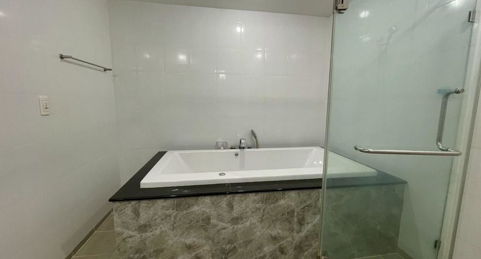 For sale 2 ベッドルーム condo in Watthana, Bangkok