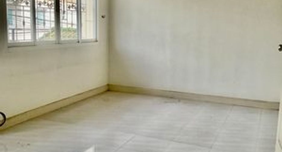 À vendre 3 chambres maison de ville à Bang Khun Thian, Bangkok
