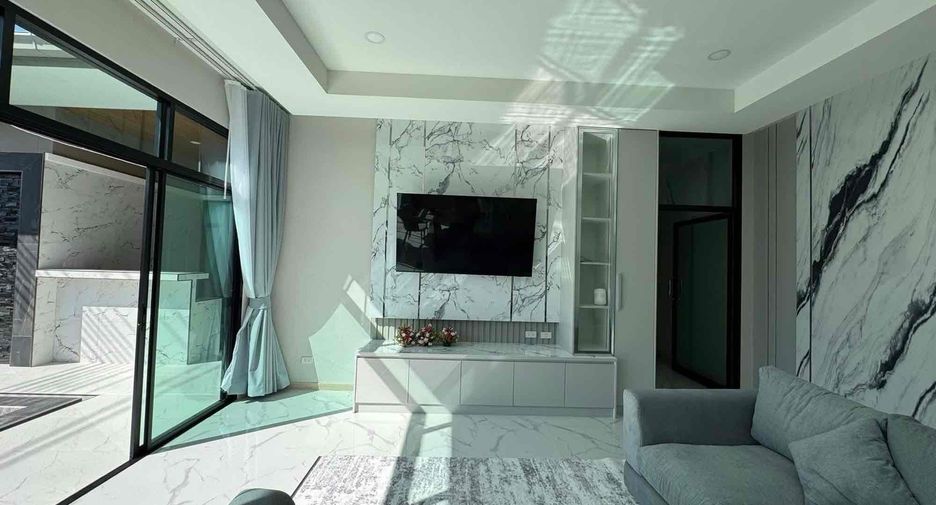 For rent 4 bedrooms villa in Bang Lamung, Chonburi