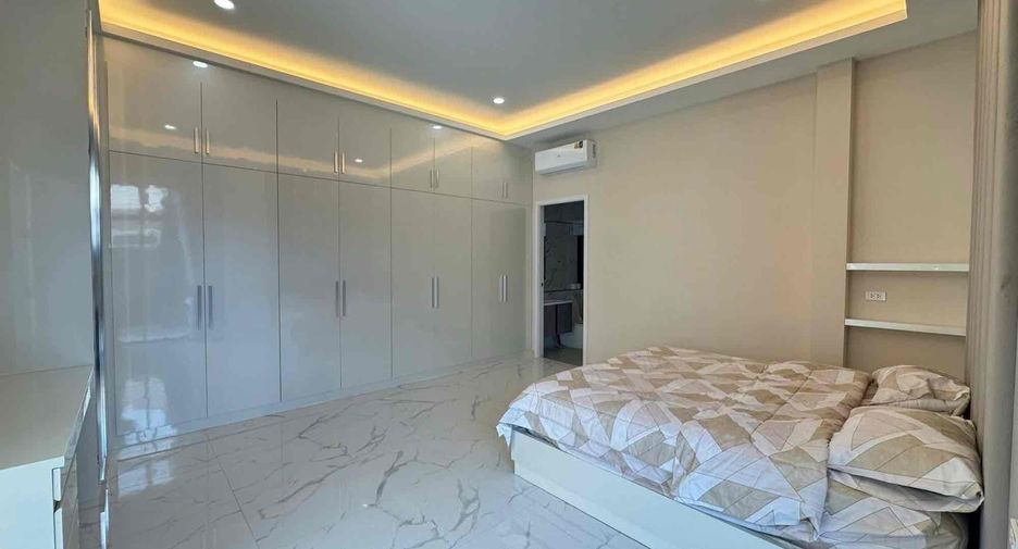 For rent 4 bedrooms villa in Bang Lamung, Chonburi
