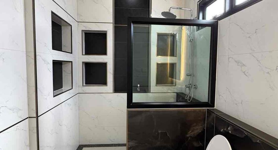 For rent 4 bedrooms villa in Bang Lamung, Chonburi