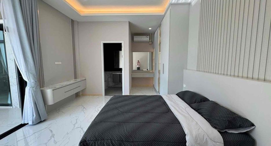 For rent 4 bedrooms villa in Bang Lamung, Chonburi