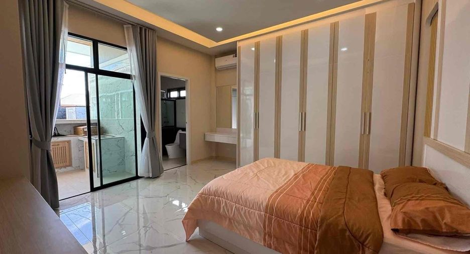 For rent 4 bedrooms villa in Bang Lamung, Chonburi